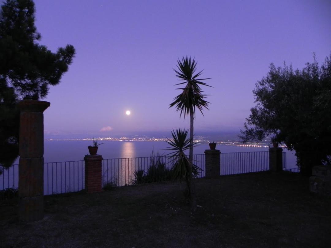 A Casa Di Peppino Villa Greco Tyndaris Exteriör bild