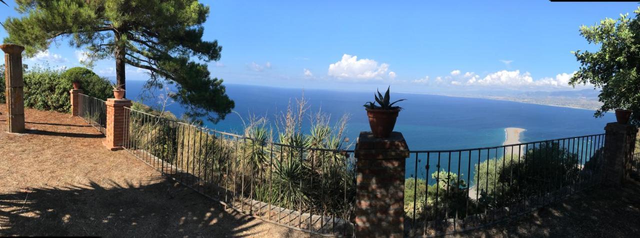 A Casa Di Peppino Villa Greco Tyndaris Exteriör bild